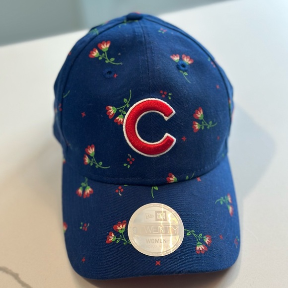 Women’s New Era Cubs Hat - Picture 1 of 3